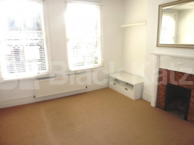 			USE OF GARDEN!, 1 Bedroom, 1 bath, 1 reception Flat			 Hartham Road, HILLMARTON CONSERVATION AREA